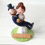 Cake Topper sposi matrimonio, in braccio, personalizzato in fimo