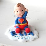 Cake topper bambino bimbo bambini, nascita - battesimo - compleanno, superman supereroe, personalizzato in fimo