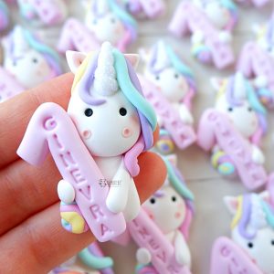 Bomboniere magneti fatte a mano artigianali, unicorno magico kawaii con numero 1, personalizzate in fimo con nome, nascita bambina - battesimo - comunione - primo compleanno - arcobaleno