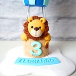 cake topper personalizzato in fimo fatto a mano artigianale, leone leoncino kawaii animali, mongolfiera, compleanno - nascita - battesimo statuina torta