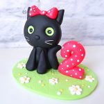 cake topper personalizzato in fimo fatto a mano artigianale, gatto gattina kawaii animali, secondo compleanno - nascita - battesimo - comunione - cresima - statuina torta