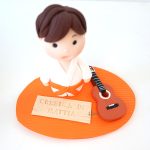 cake topper personalizzato in fimo fatto a mano artigianale, comunione - cresima, caricatura cartoon kawaii bambino bambina, karate, chitarra - statuina torta