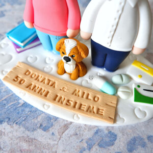 cake topper originale elegante personalizzato in fimo fatto a mano artigianale - idee matrimonio famiglia, anniversario - 50 anni, nozze d'oro - nonni - statuine torta