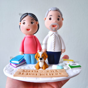 cake topper originale elegante personalizzato in fimo fatto a mano artigianale - idee matrimonio famiglia, anniversario - 50 anni, nozze d'oro - nonni - statuine torta